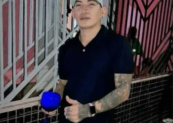 Vítima comemorava aniversário de 32 anos quando foi morta a tiros na própria festa, em uma casa no bairro Sobral (Foto: Reprodução/Facebook)