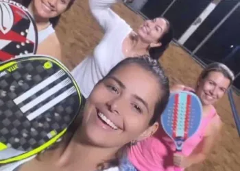 Saúde e vitalidade é o tema da dupla de beach tennis comandada por Karenna e Roberta Lima