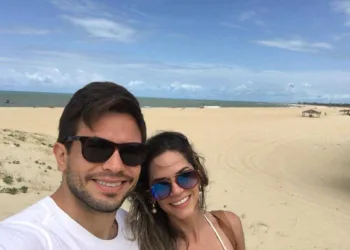 Parabéns ao odontólogo e empresário Rodrigo Lima, que comemorou nova idade. Um belo click do aniversariante com a esposa, Sabrina Ricciardi