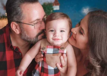 Alan Rick e Michele comemoram mais um mês de vida do filho Pedro no último dia 10