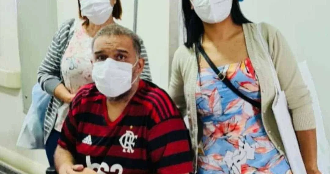 Após mais de dois meses internado, deputado Whendy Lima recebe alta médica