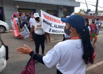 Familiares de detentos fazem protestos simultâneos em cidades do Acre pelo retorno de visitas