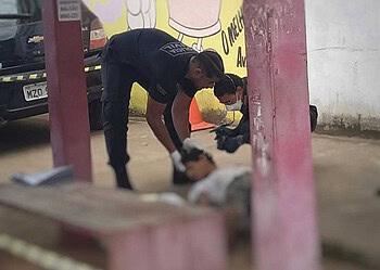 Jovem é morto a pauladas em parada de ônibus na capital acreana