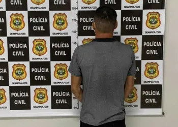 Homem descumpre medida protetiva e é preso por invadir casa e agredir ex-mulher com um copo de vidro