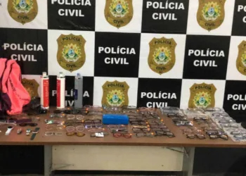 Imagem das drogas e objetos apreendidos: Reprodução Polícia Cívil