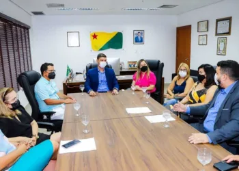 Presidente da Aleac concede reajuste de 10,6% nos salários dos servidores