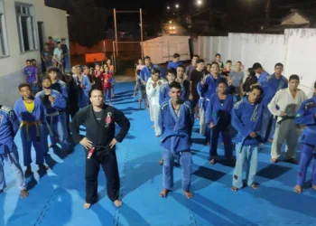 Projeto social da PM forma crianças e adolescentes em artes marciais, em Rio Branco