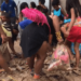 Vídeo mostra indígenas do Jordão coletando comida na lama, após baixa do rio