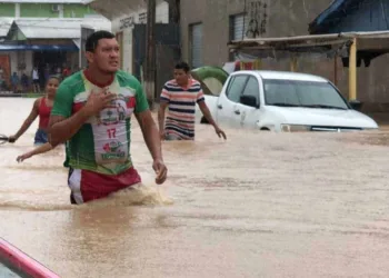 No interior do Acre, rios transbordam e deixam grande parte da população desabrigada em Jordão