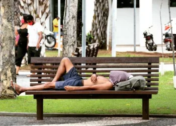 Projeto de lei que incentiva contratação de pessoas em situação de rua é proposto na Aleac