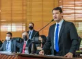 Sancionada Lei de Roberto Duarte que cria 'Hora do Colinho' em hospitais para bebês órfãos ou isolados dos pais