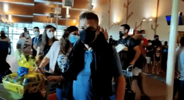 Após mais de um mês internado, Rocha chega a Rio Branco e assume o governo