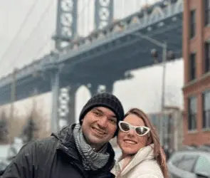 O médico Wilson Neto surpreendeu a empresária Fernanda Rezende com um pedido de casamento em viagem a Nova York