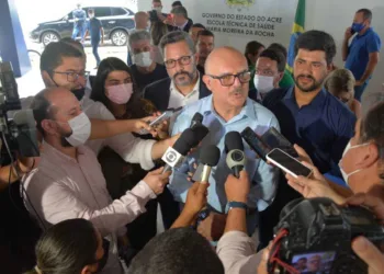 Com ministro da Educação, Escola Técnica em Saúde Maria Moreira da Rocha é reinaugurada