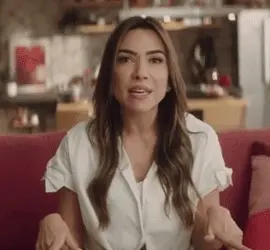 Patrícia Abravanel aparece nas telas da TV Globo e alfineta Tiago em propaganda de banco