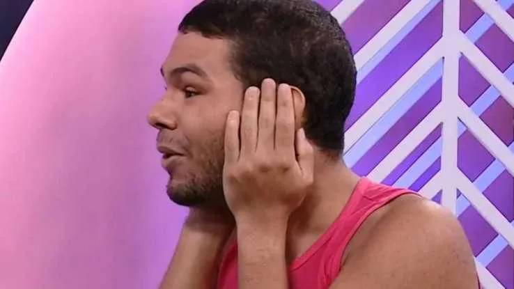 Fora do BBB 22, Vyni surta com recado de Anitta e convite de Juliette