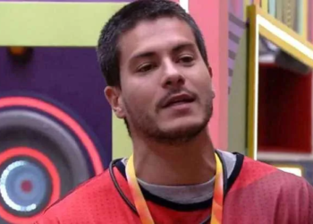 ‘Sem energias’, diz Arthur ao chorar após discutir com Gustavo