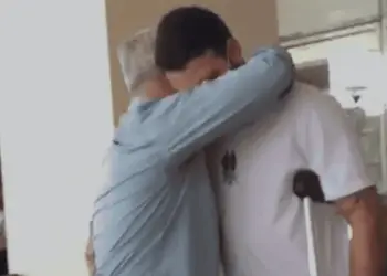 Após dois meses, jovem que perdeu a perna em acidente recebe alta do Pronto-Socorro