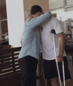 Após dois meses, jovem que perdeu a perna em acidente recebe alta do Pronto-Socorro