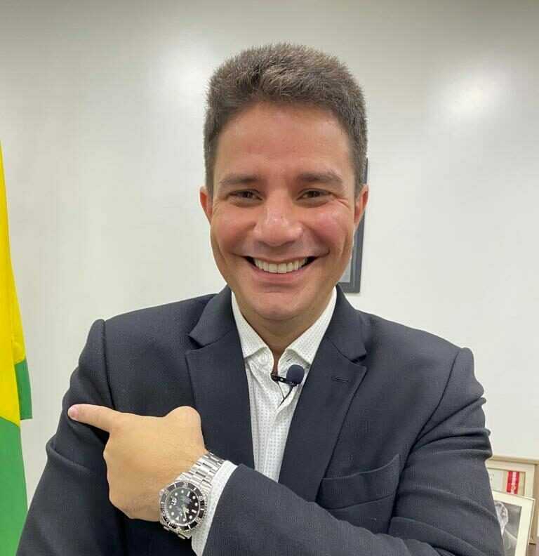 Gladson Cameli viaja para votar em Cruzeiro do Sul