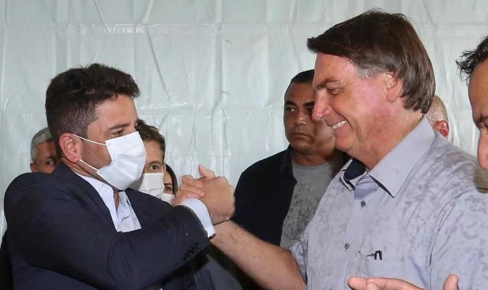 Servidores públicos organizam manifestações contra Gladson na vinda de Bolsonaro ao Acre