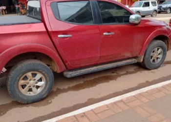 Bandidos fazem família refém, roubam caminhonete, mas veículo é recuperado na fronteira com a Bolívia