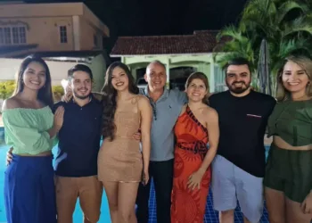 Pecuarista Dirceu Zamora recebeu grupos de amigos para comemorar a troca de idade, ocorrido no último dia 12