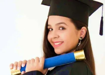 Família faz campanha para custear UTI aérea para estudante acreana com pneumonia grave