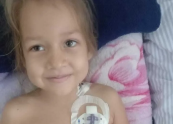 Família faz rifa para custear tratamento de menina de 4 anos diagnosticada com leucemia
