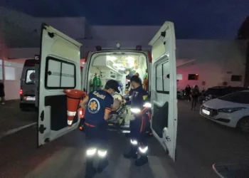 Colisão entre táxi e caminhonete deixa um morto e seis feridos na BR-317