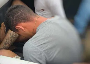 Acusado de homicídio, tráfico de drogas e sequestro, homem que ostentava armas nas redes sociais é preso
