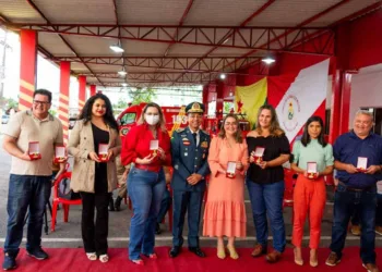 Jornalistas de A GAZETA são homenageadas com a medalha 'Amigo do Corpo de Bombeiros'