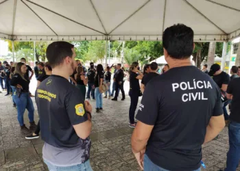 Em novo ato, políciais civis cobram contraproposta do governo sobre reajuste salarial da categoria