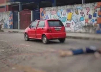 Câmera de segurança registra momento em que homem é morto por policial penal em Rio Branco