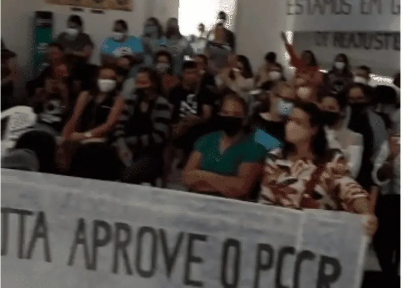 Em Senador Guiomard, professores paralisam atividades por tempo indeterminado