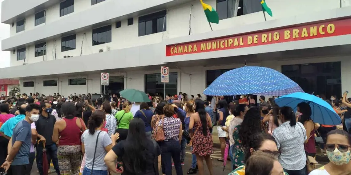 Segundo o Sinteac, a greve continua por tempo indeterminado. Foto: Leandro Chaves