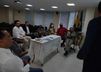 Médicos aprovam proposta da prefeitura e suspendem greve em Rio Branco; mobilização no Estado continua
