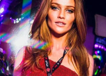 Esposa de Pedro Scooby, Cintia Dicker corta Arthur Aguiar de foto