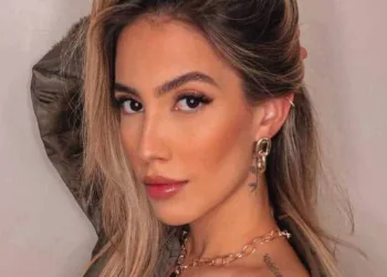 Gabi Brandt é questionada sobre estar ou não com HIV e influencer responde: ‘Cansa, às vezes’