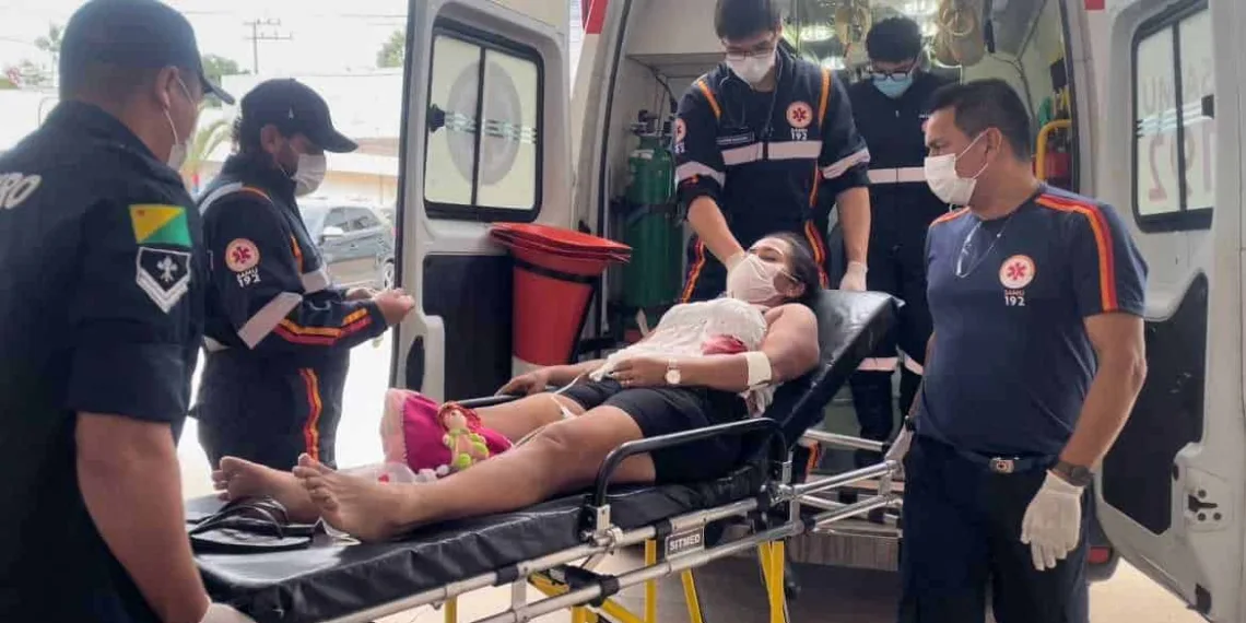 Mulher reage a assalto e é esfaqueada na saída de casa lotérica