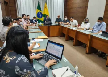 Para conter protestos, governo reúne sindicalistas na Casa Civil enquanto inaugura enfermaria do Pronto-Socorro