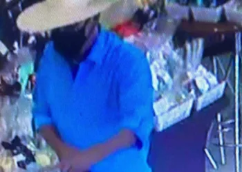 Na véspera da Páscoa, homens fingem ser clientes e assaltam loja de chocolates