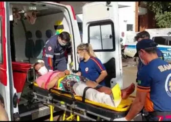 Jovem armado é interceptado pela polícia e acaba baleado na Baixada da Sobral