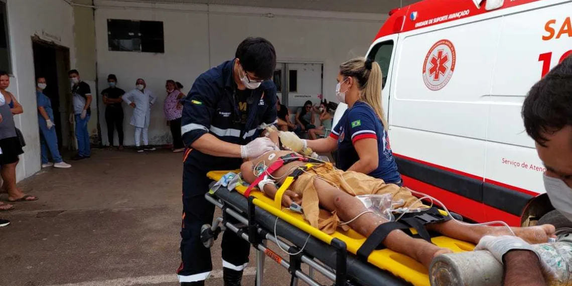 Menino de 12 anos é atingido por carreta ao atravessar BR-364