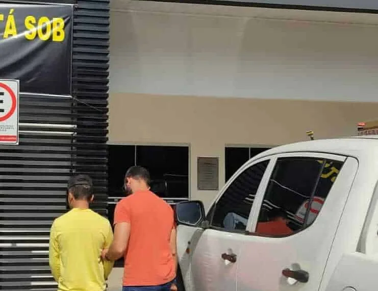 Polícia prende homem que decepou dedos de desafeto com um terçado