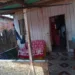 Vivendo em condições insalubres, mãe de menina com paralisia cerebral faz apelo para conseguir casa própria