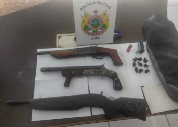 Adolescente é apreendido com três armas durante abordagem policial no bairro Santa Terezinha