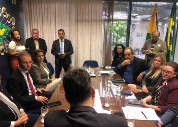 Bancada acreana se reúne com diretores das companhias aéreas para tratar sobre oferta de voos e preços da passagens