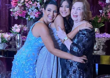Em uma festa organizada pelos pais Inácio Gontijo Ernesto e Marina Lavocat Barbosa, Elisa Lavocat Barbosa Ernesto, comemorou seus 15 anos
