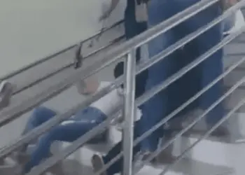 Professores invadem prefeitura para cobrar envio de PL que trata sobre piso salarial da categoria